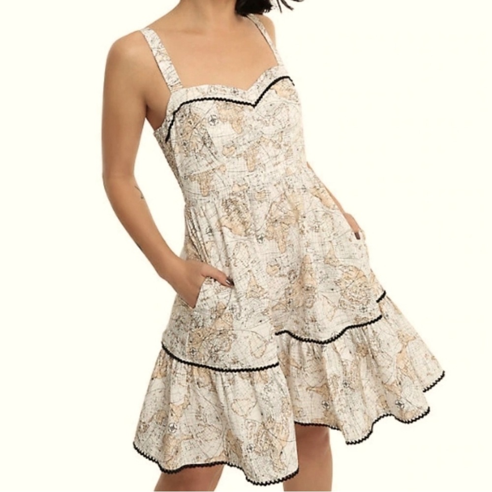 HOT TOPIC | World map dress